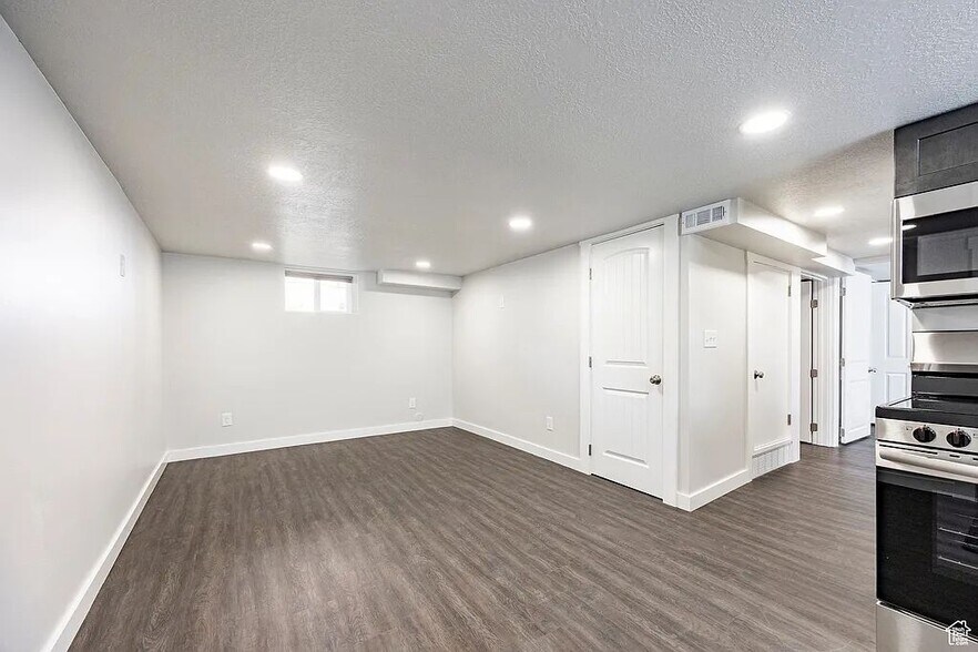 Living Room - 951 30th St