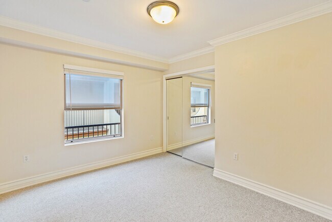 Building Photo - 1621 Barry Ave