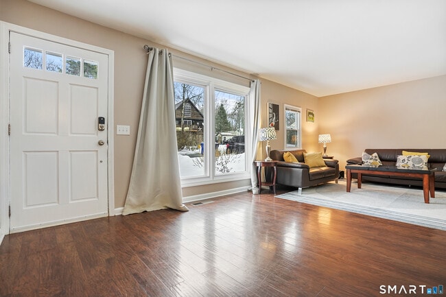 Building Photo - 62 Sherry Ln