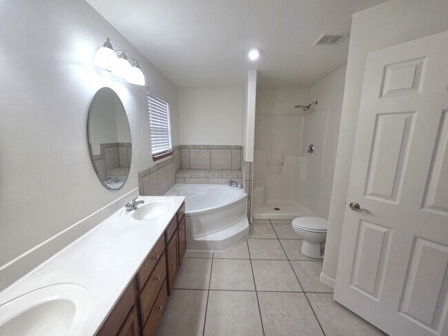 Building Photo - 848 S Jester Ave