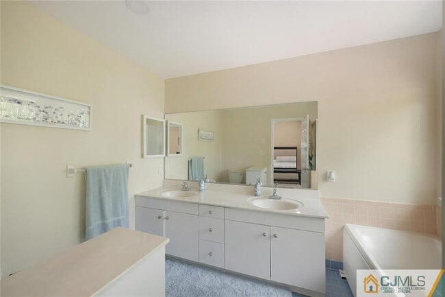 Building Photo - 160 Buttonwood Dr