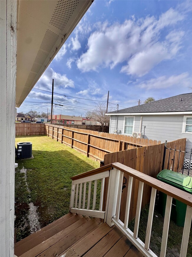 Building Photo - 301 Enid St