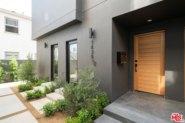 Building Photo - 1435 S Crescent Heights Blvd