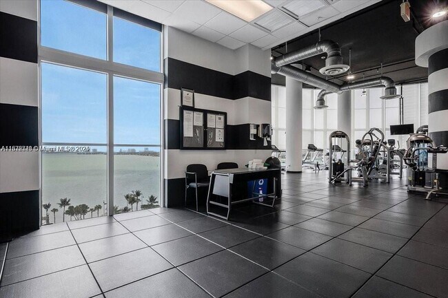 Building Photo - 1800 N Bayshore Dr