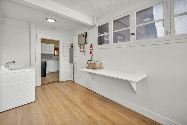 Building Photo - FULLY FURNISHED & BEAUTIFULLY REMODELED CLASSIC HOME NEAR UNR WITH UNBEATABLE I-80 ACCESS
