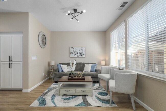 Building Photo - 7459 Starward Dr