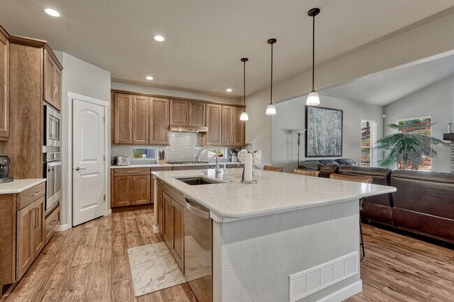 Building Photo - LUXIOUROUS 6 BED/6 BATH HOME IN SANCTUARY ...