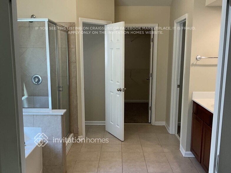 Building Photo - 5442 Rosehall Pl