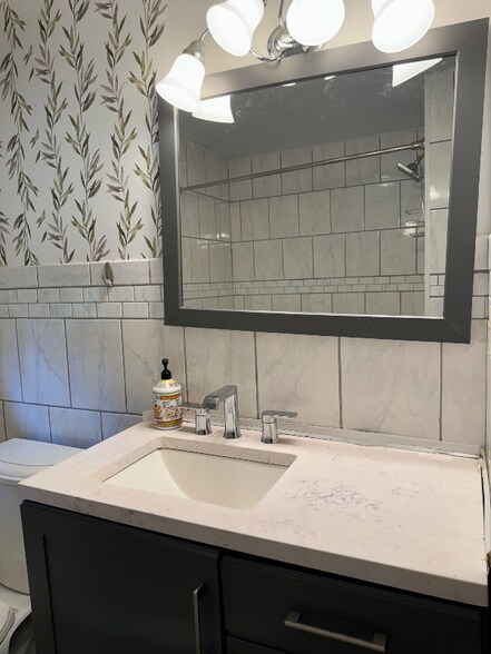 Building Photo - 92 Rambler St