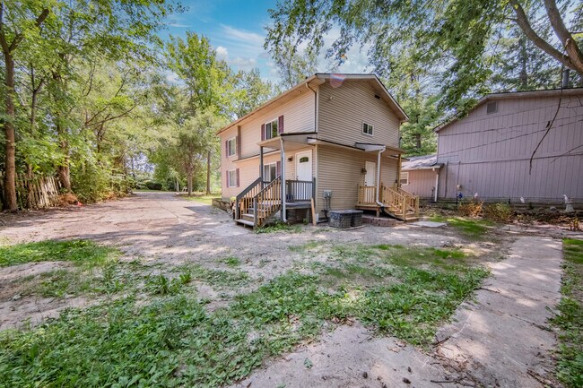 Building Photo - 2472 Hawks Ave