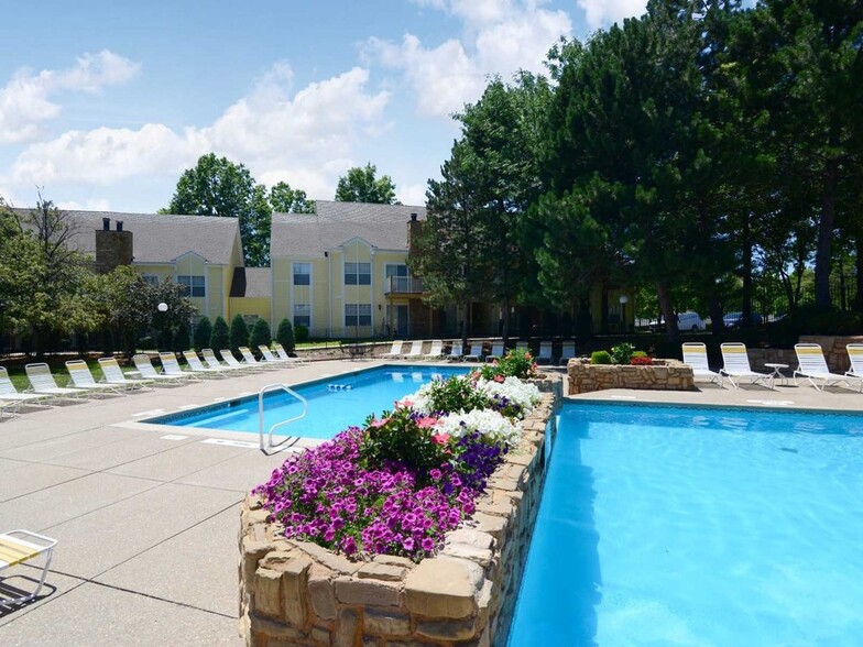 Primary Photo - Country Club Place Apartments