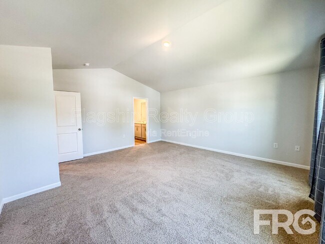 Building Photo - 1313 Riverstone Dr