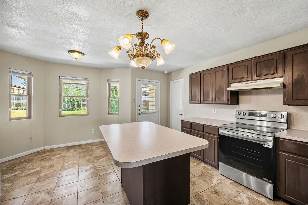 Building Photo - 4307 Stallion Dr