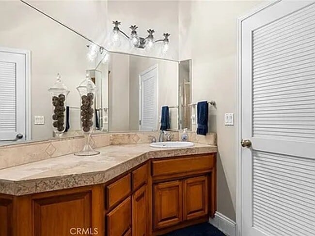 Building Photo - Custom built home with an AMAZING resort l...