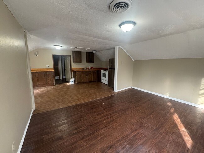 Building Photo - 212 Depeyster St