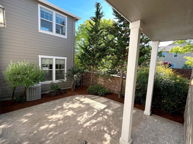 Building Photo - Stunning Corner Home in King City with Washer/Dryer Included, Private Courtyard!