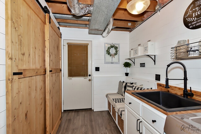 Building Photo - 2117 Witchwood Ln