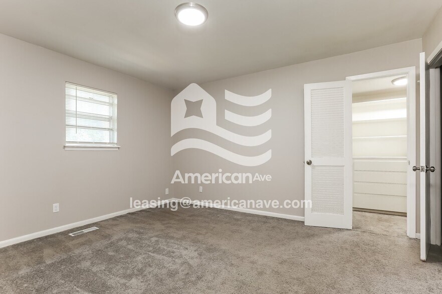 Building Photo - 2515 Montreal Dr