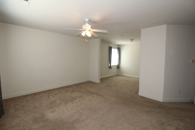 Building Photo - 2475 Deauville Cir