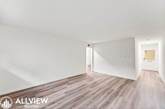 Building Photo - 7572 Amazon Dr