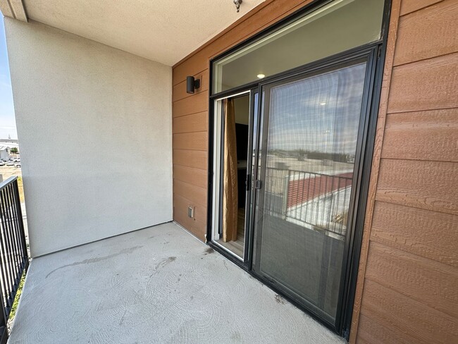 Building Photo - 311 E Lorene St
