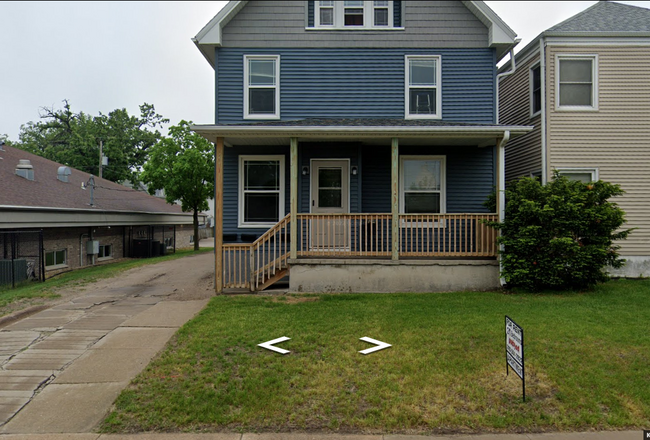 Front of units - 1231 2nd Ave SE