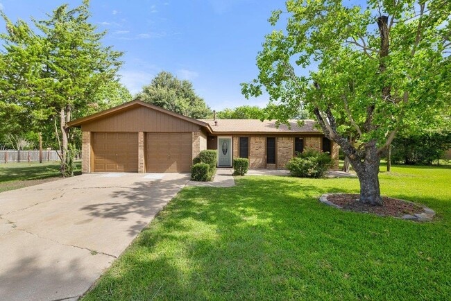Building Photo - 704 Brookwood Cir