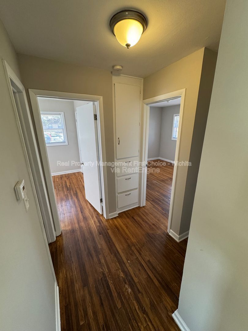 Building Photo - 1630 S Mission Rd