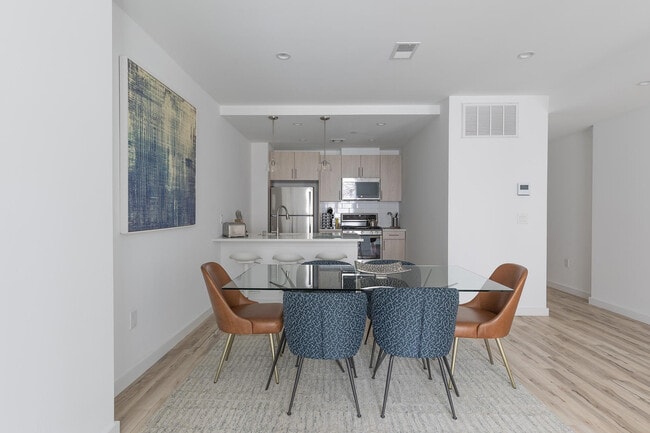 Building Photo - 300 Marshall Dr