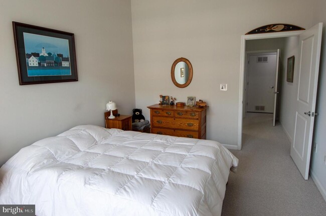 Building Photo - 309 Holland Ln