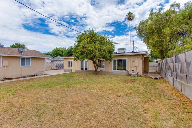 Building Photo - 510 E Belmont Ave