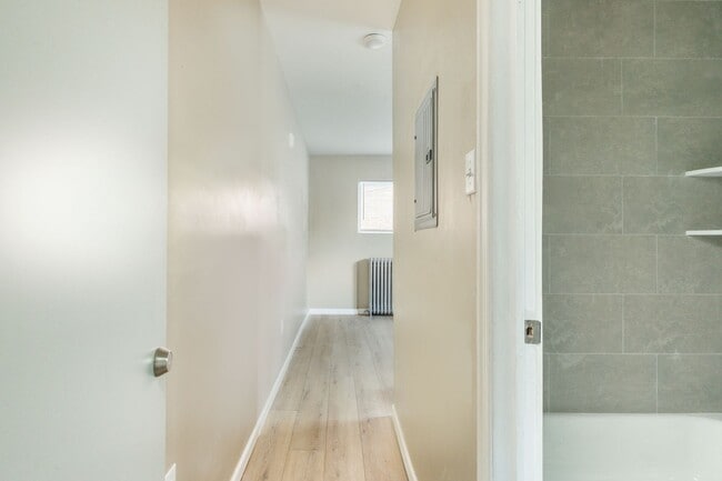 Building Photo - 104 S 51st St