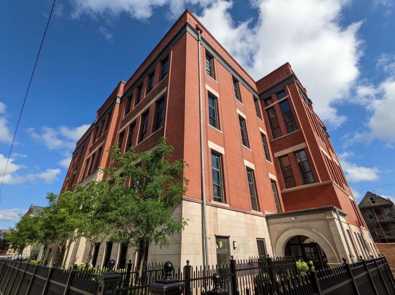 Building Photo - 1445 W Augusta Blvd