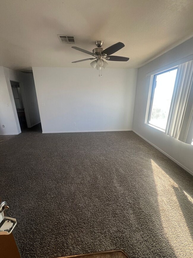 Building Photo - Freshly updated 3 bedroom 2 bathroom apartment in St George!