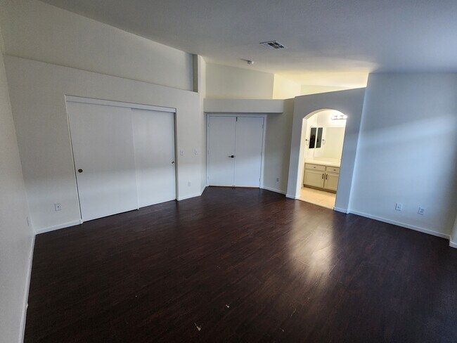 Building Photo - 929 Dusty Creek St