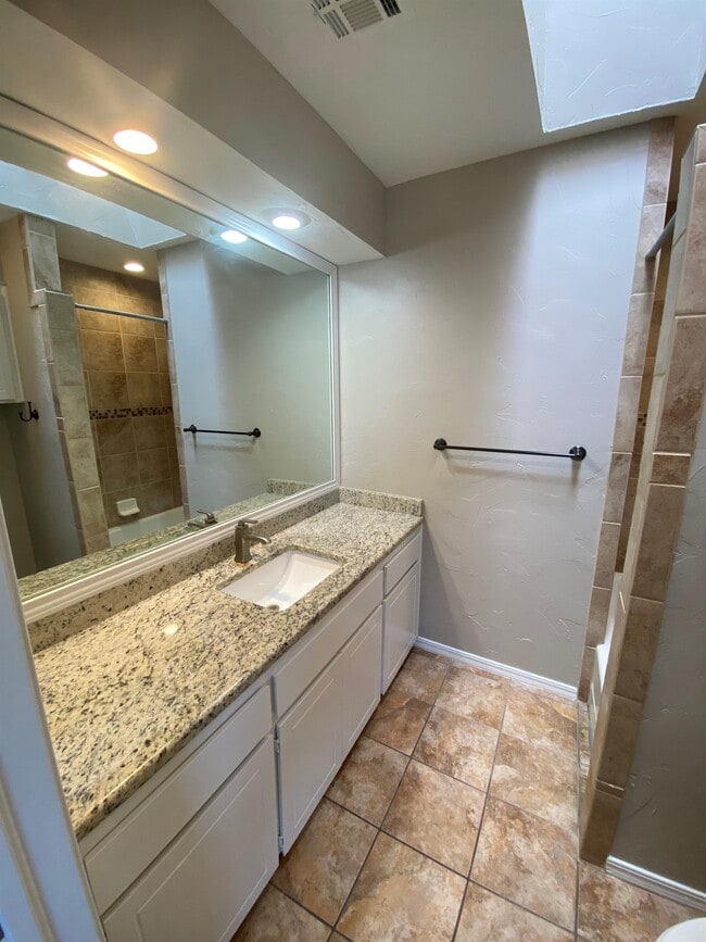 Building Photo - 10125 N Pennsylvania Ave