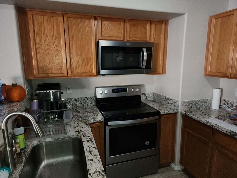 Stainless Steel appliances - 5665 Appalachian Vw