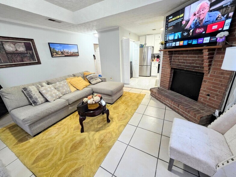 Building Photo - 5405 Glen Haven Dr