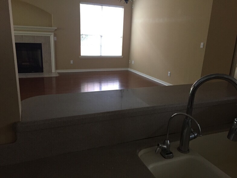 Building Photo - 8004 Laurel Hill Dr