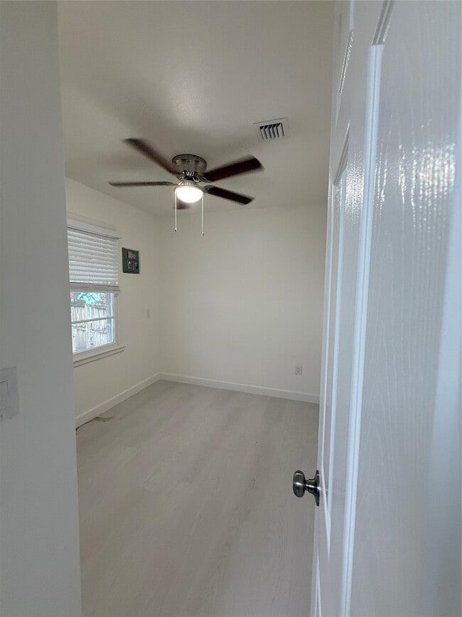 Building Photo - 626 37th St