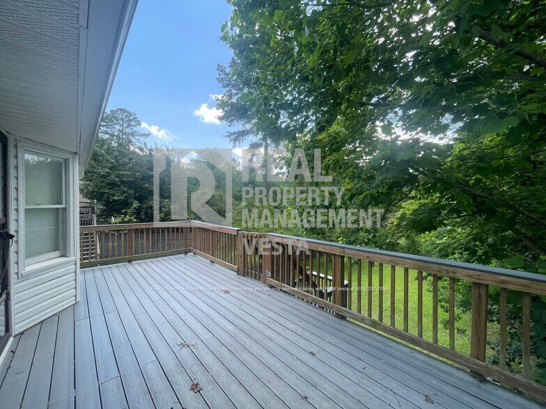 Building Photo - 160 N Springs Ct