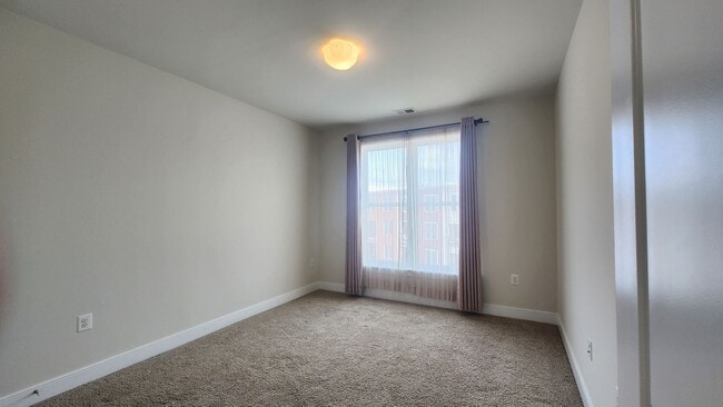 Building Photo - 3 BR Plus Den and Garage in Potomac Yard!
