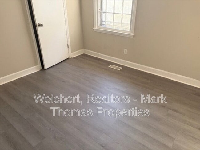 Building Photo - 4126 Chaucer Dr