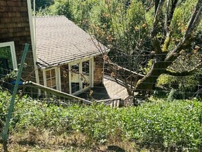 Building Photo - Y20899 Aldercroft Heights Rd