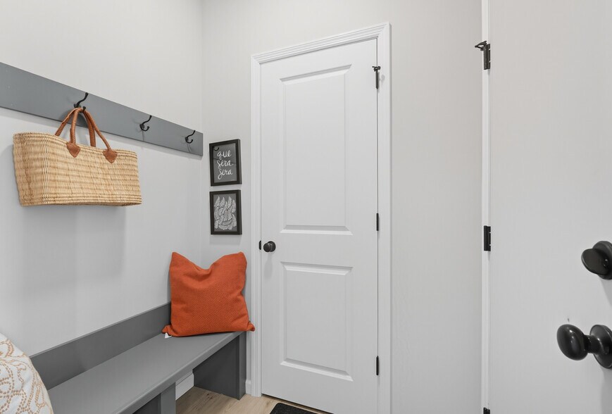 Building Photo - 3468 Knightsbridge Trl N