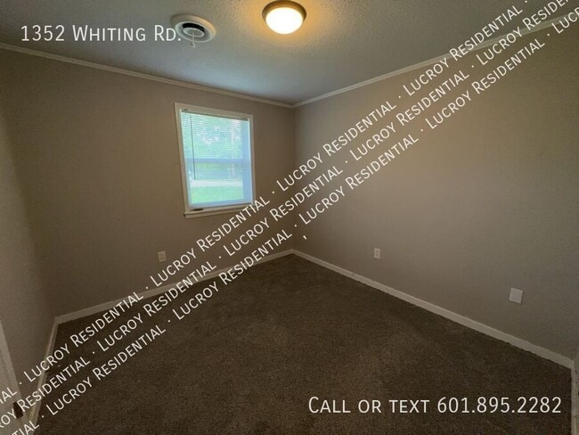 Building Photo - 1352 Whiting Rd