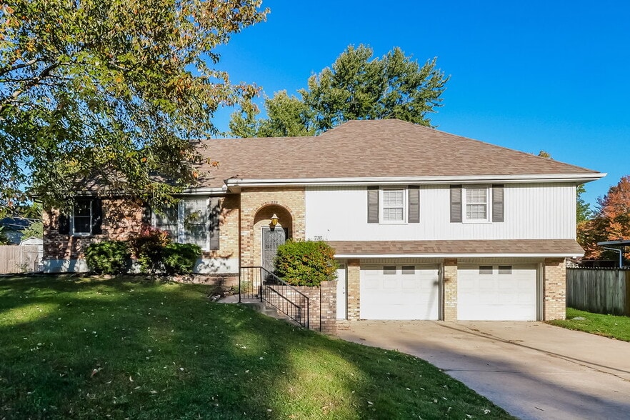 Primary Photo - 716 N Choctaw Ave