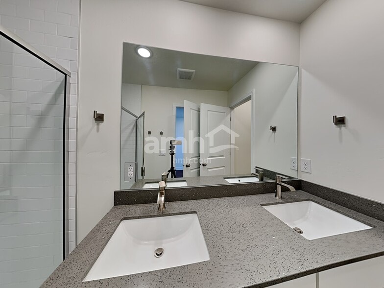 Building Photo - 6033 W Copperhawk Dr