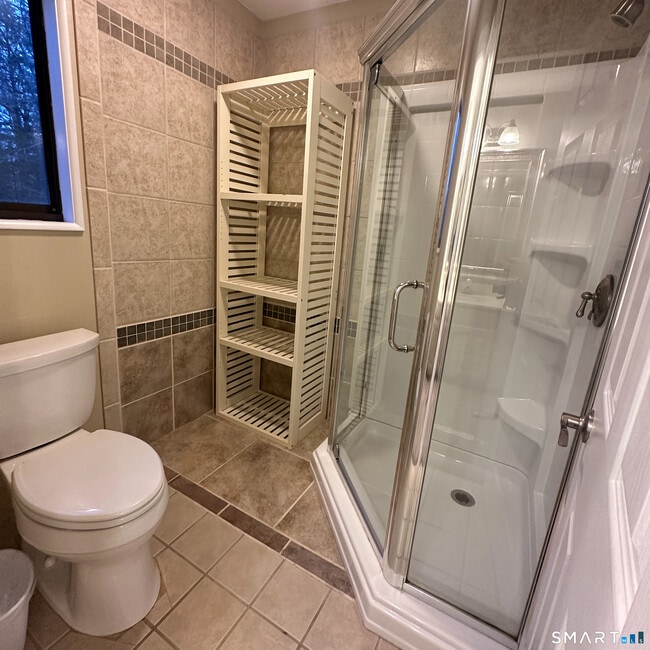 Building Photo - 6 Cove Rd