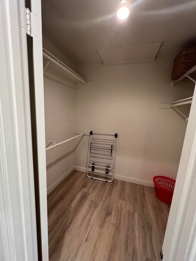 Building Photo - 289 Castellana N